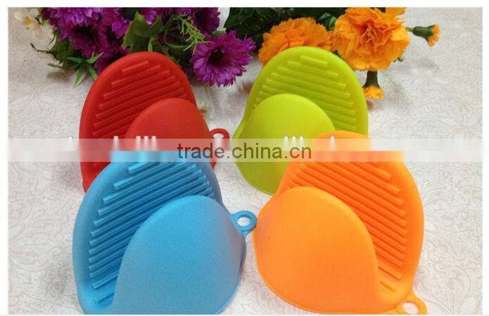 Kitchen silicone glove for oven cooking