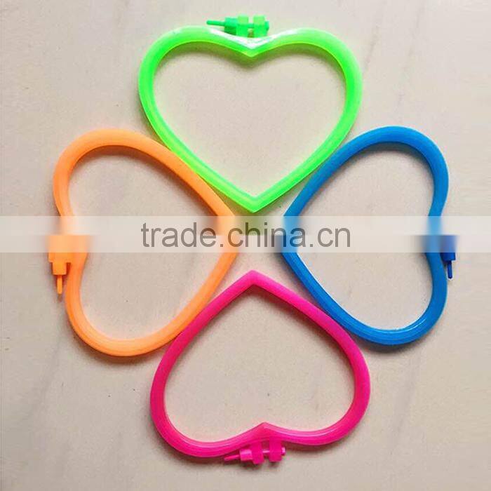 China Colorful Plastic Heart Design Hand Embroidery Cross Stitch Hoops