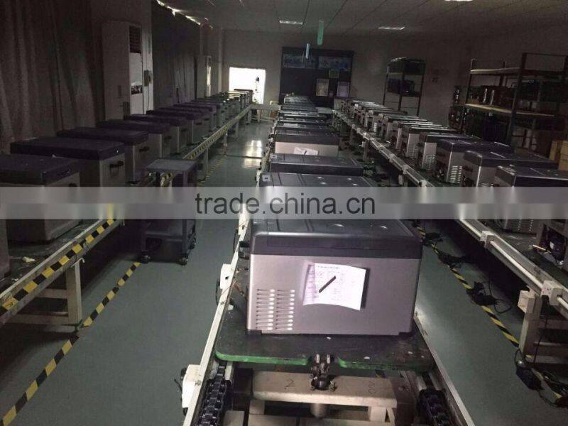 A 25L 12V/24V Portable Mini Car Fridge Freezer For Car And Motorcycle