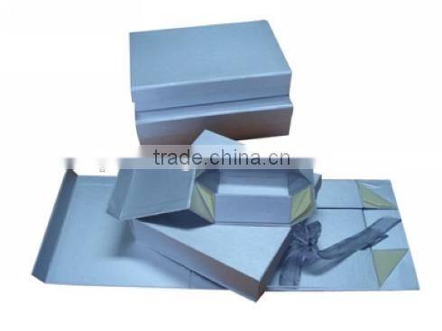 Luxury foldable magnetic closure cardboard gift box