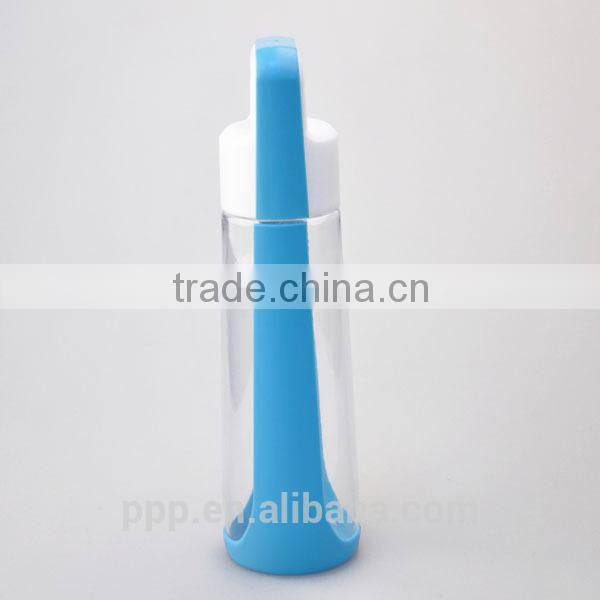 Plastic sports water bottle with top handle
