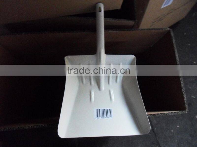 white painted metal dustpan