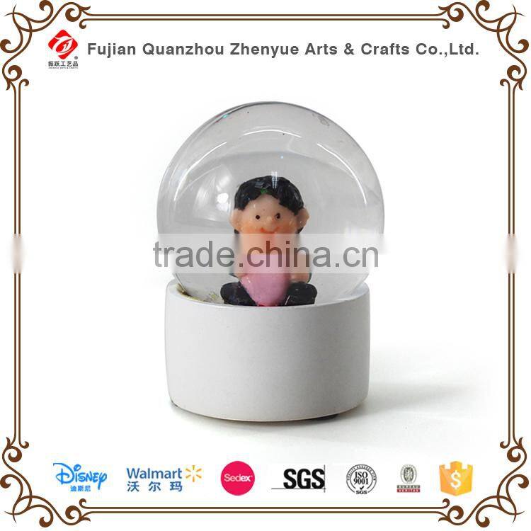 2015 cheap funny plastic snow globe