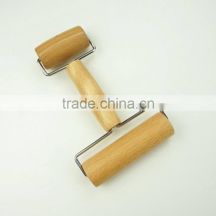 22028 wooden pastry pizza rollers