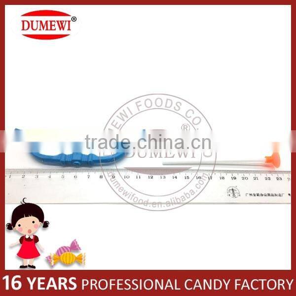 China Cheap Plastic Shooting Bow and Arrow Toy Candy