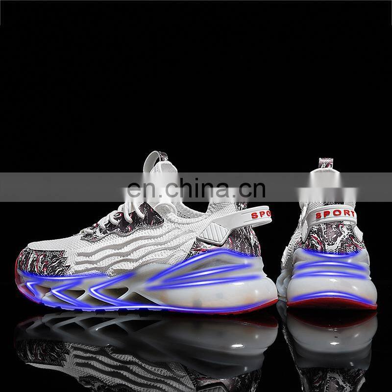 Factory Outlet Christmas Design Wholesale High Quality Men's Jogging Track and Field Breathable Customized Casual Sports Shoes