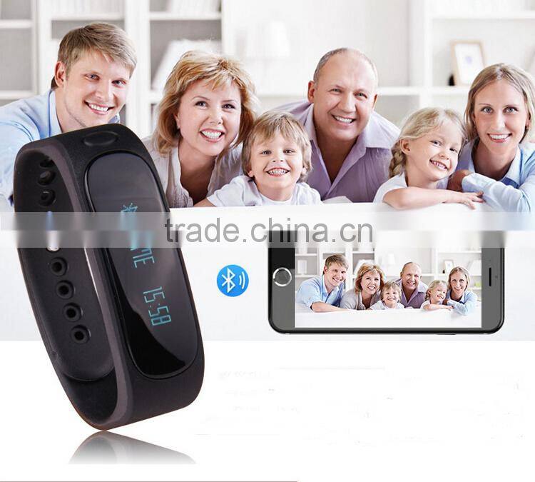New Product Phone Camera/Video Remote Connected by V4.0 Bluetooth Standby Bracelet Watch