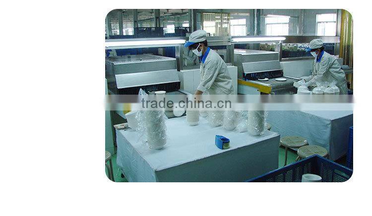 Disposable bio-degradable 450ML box with sugarcane pulp.