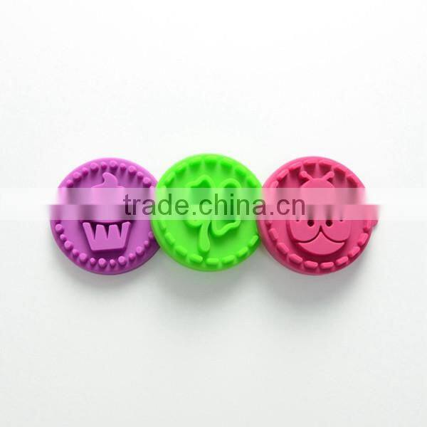 Hot selling food grade silicone cookie stamp with wooden handle