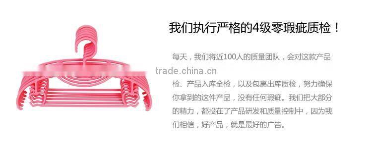 Plastic cloth hanger