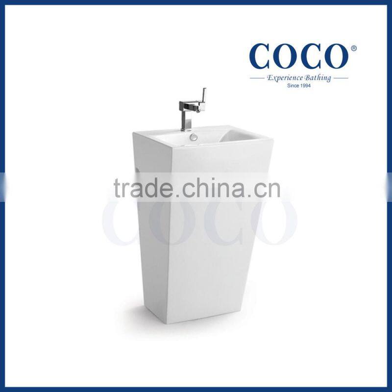 washdown one piece modern closet