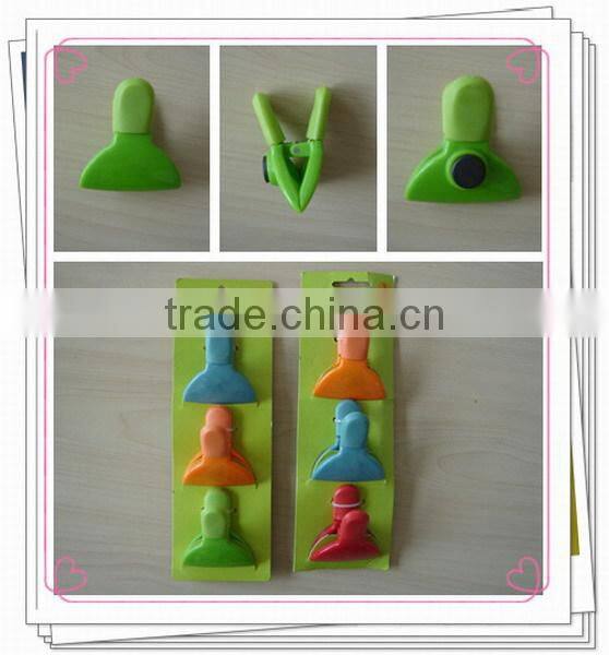 Magnetic plastic paper clip with diffierent colors