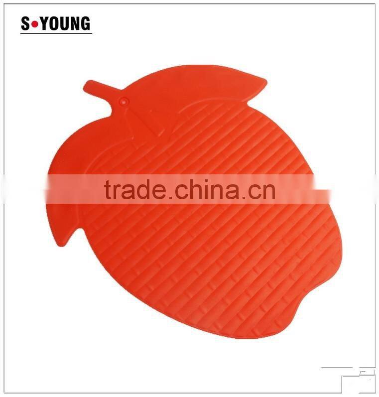16156 strawberry shape silicone high temperature heat insulation mat