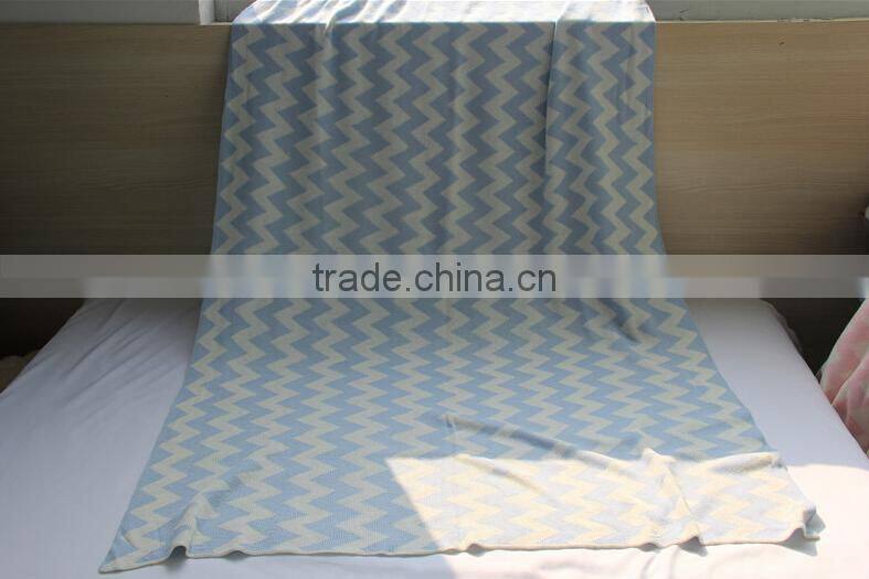 King size 100% organic cotton zigzag knitted blanket