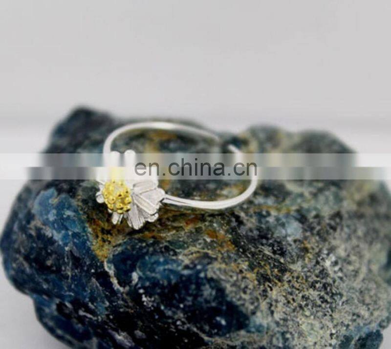 Tiny Charming Daisy Flower Earrings 925 silver Stud