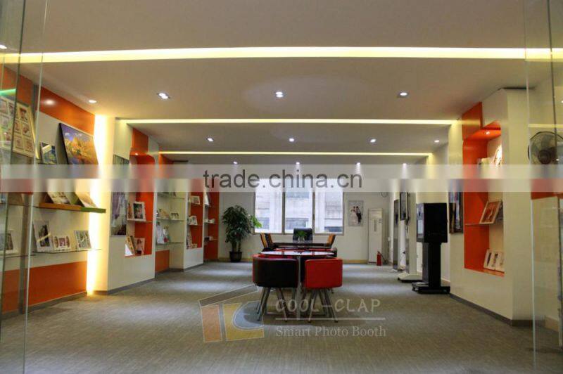 Cool Clap Photo Booth For Wedding