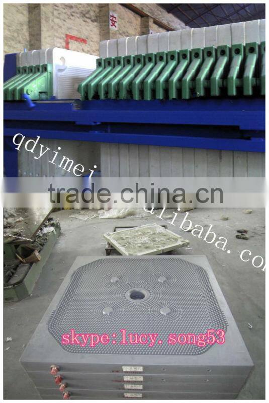Small sludge dewatering plate and frame filter press