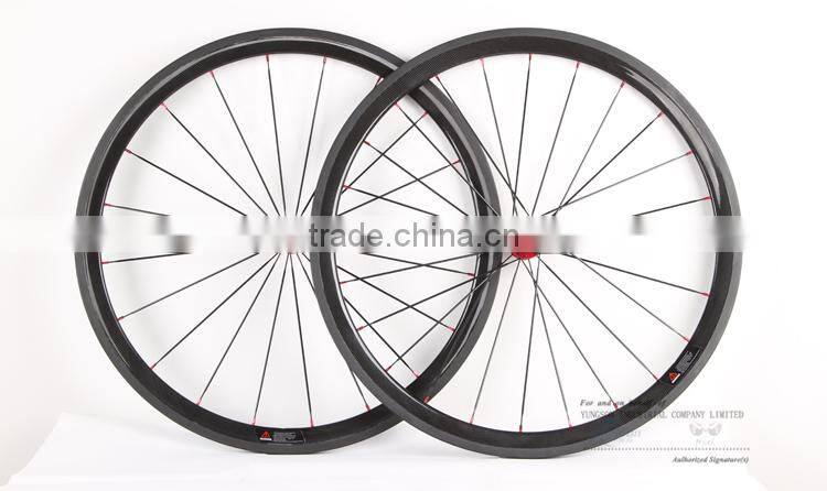 Good quality 700C*38mm Carbon Fiber Wheelset is suitable for the road bike