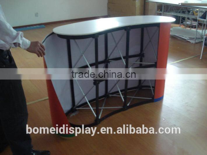 Promotional curved or straight easy assembled folding aluminum 2*2 pop up style advertising desk