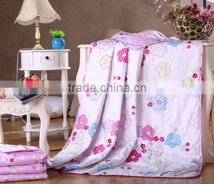 China factory price natural down and feather silk quilted round bed comforters