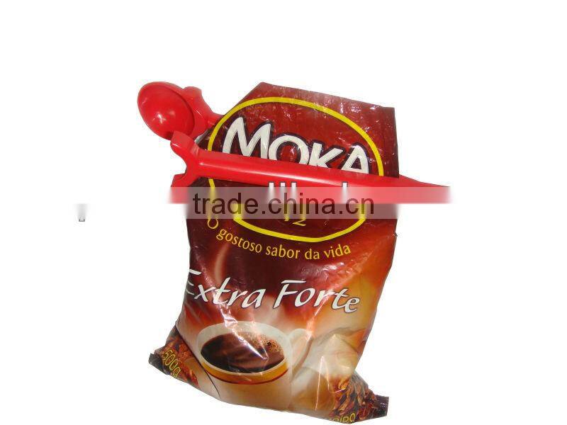 Plastic bread clip with spoon