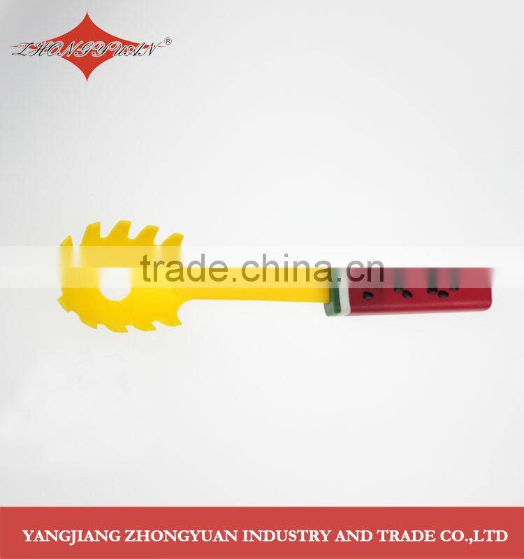 Kitchen accessory nylon kitchen utensil set with handle