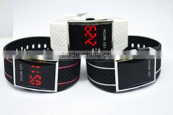 2014 Promotional popular fashion rubber men's LED watches for students