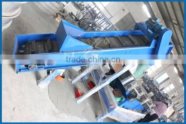 Fertilizer bead belt conveyor with silo