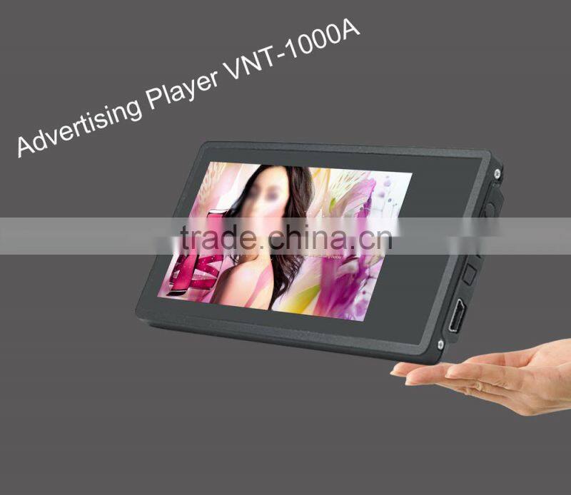 CE Approved Digital Wearable Video Name Tag Video & Photo Vidbadge Advertising Player TFT Screen Lithium Battery W/ EU Adaptor