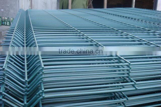 wire mesh fence