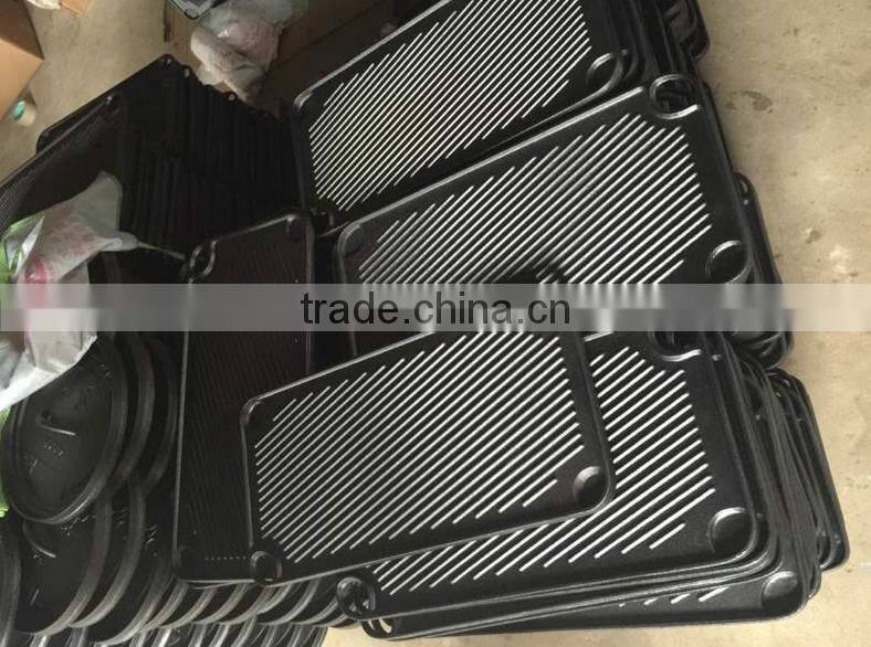 small round cast iron skillet with handle