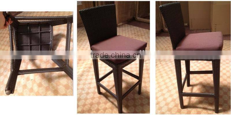 Round patio dining set with umbrella