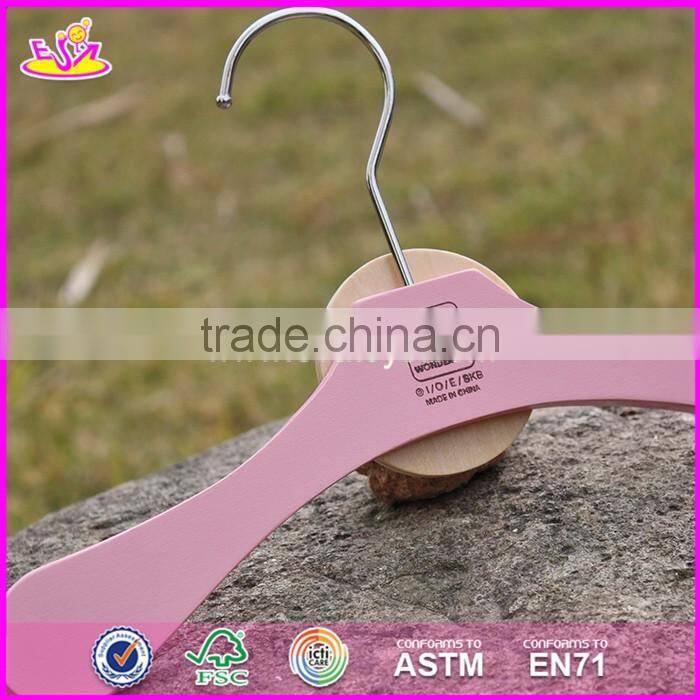 2017 New design lovely pink wooden hangers for baby clothes W09B071