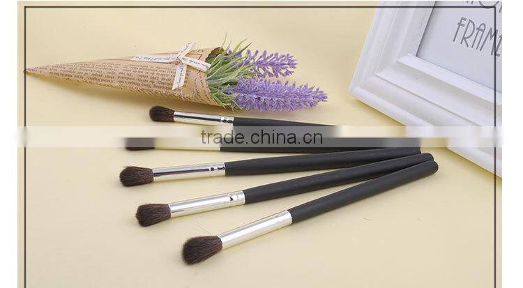 Long wooden handle eye shadow brush blooming brush 1pc