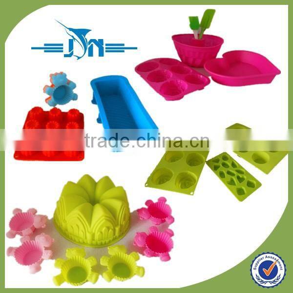 Plastic cake decorating supplies made in China