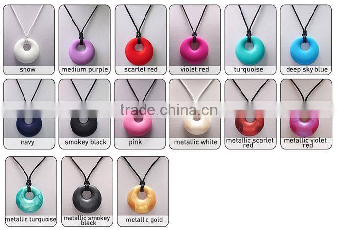 Fashion FDA mom wearing silicone bond teether pendant