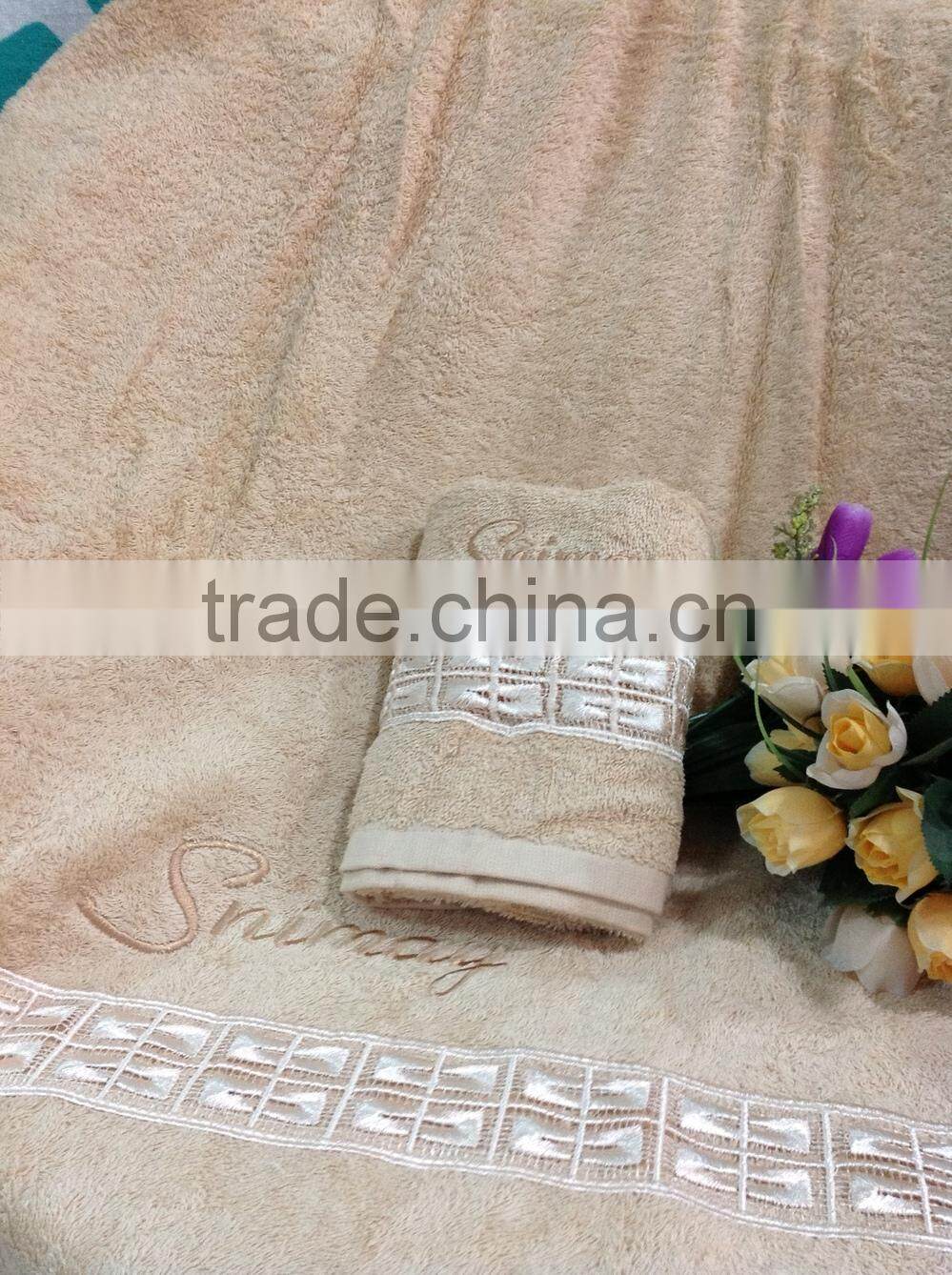 Embroidered towel wholesale cute design pure cotton yarn dyed small square jacquard face towel