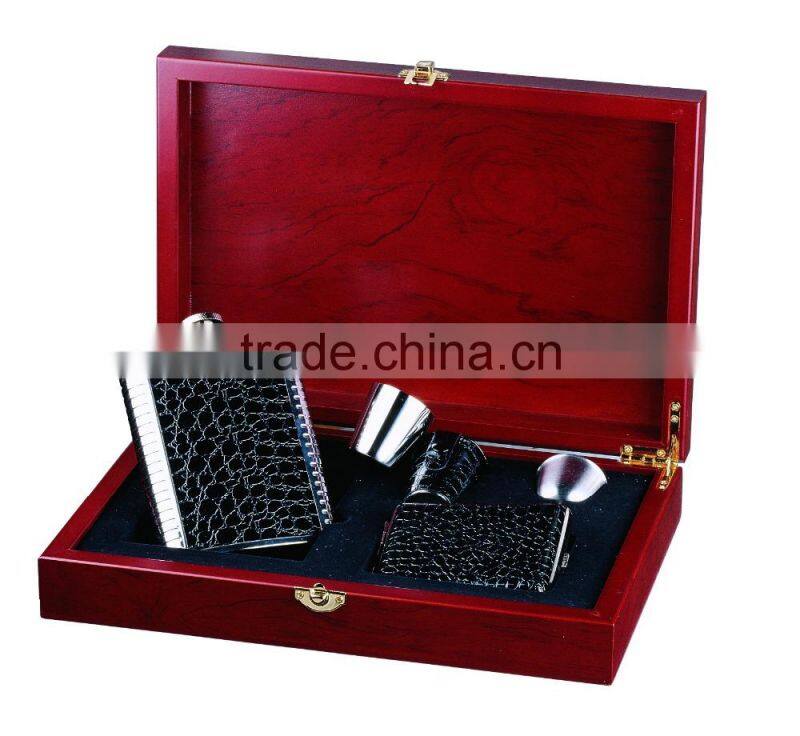 Luxury and superior quality stainles steel hip flask gift set