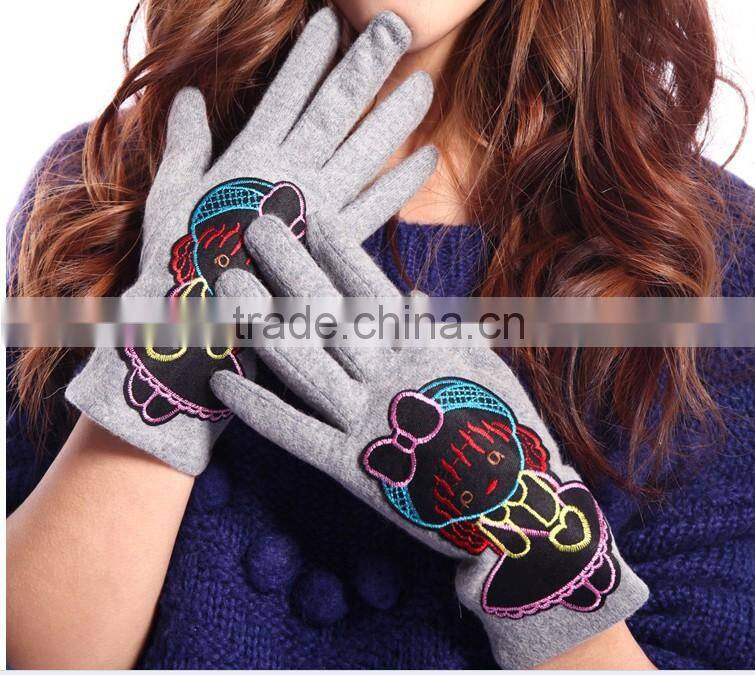 Cute wool girl gloves with embroidery