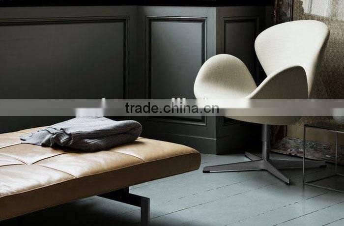 Poul Kjaerholm PK80 daybed hotel room leather couch sofa