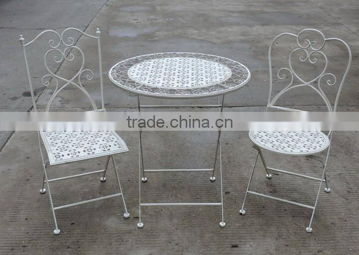Folding cream table and chairs