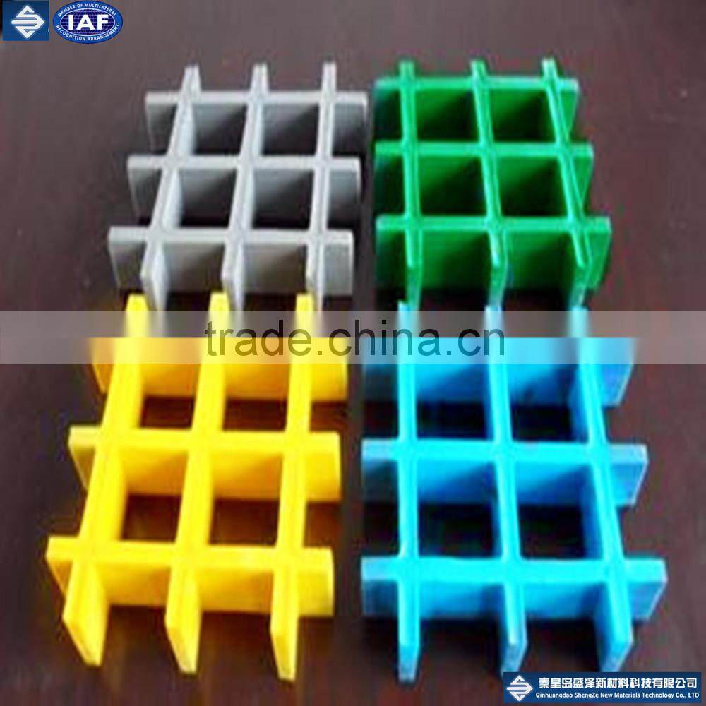 High strength light weight, corrosion resistant fiberglass grating for sewage