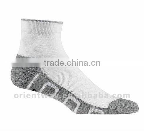 lastest style knitted socks with sole