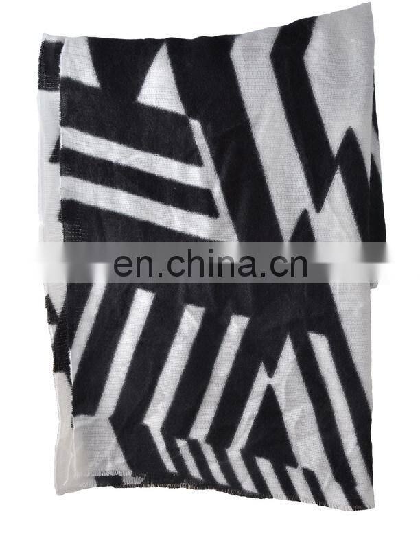 Wholesale Fall scarf Winter Warm Scarf Cheap Black And White Shawl in stock