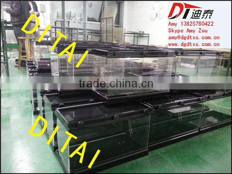 Vacuum formed plastic display case