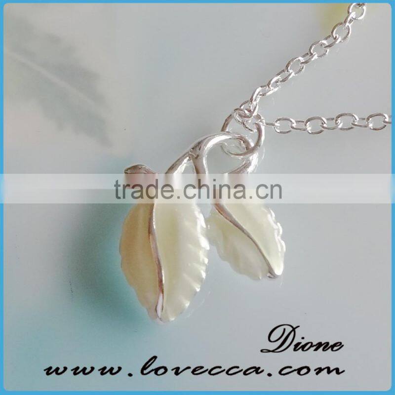 Wholesale leaf pendants necklace glow in the dark necklace with Luminous stone