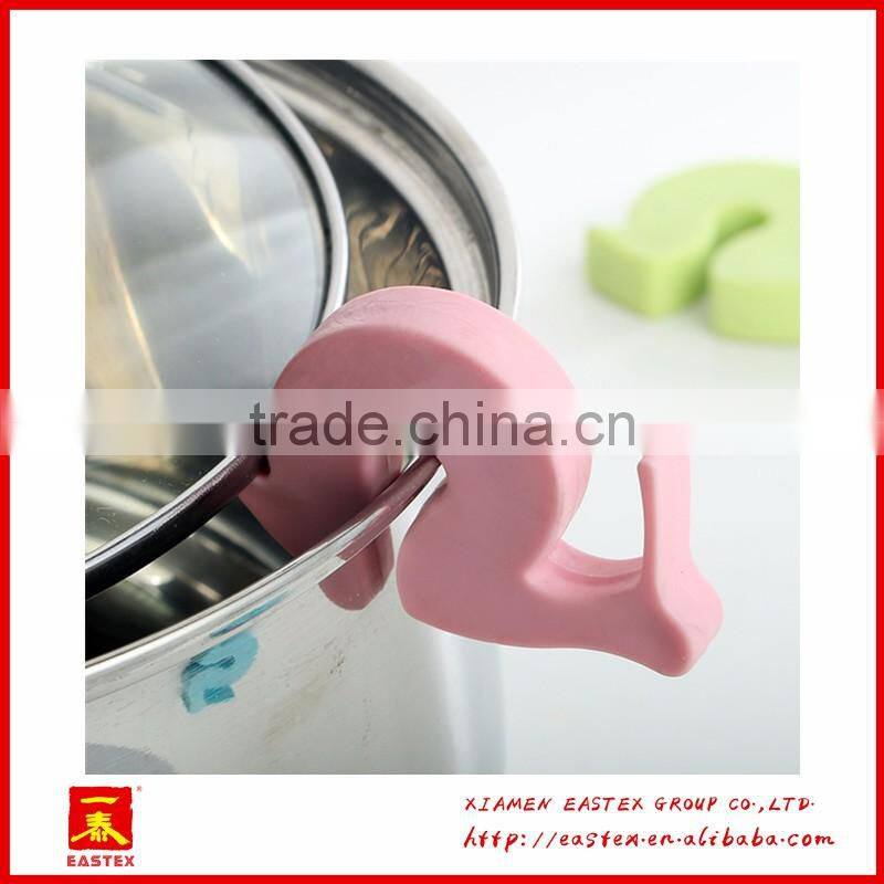 Multifuncional snails shape silica gel clip for pan