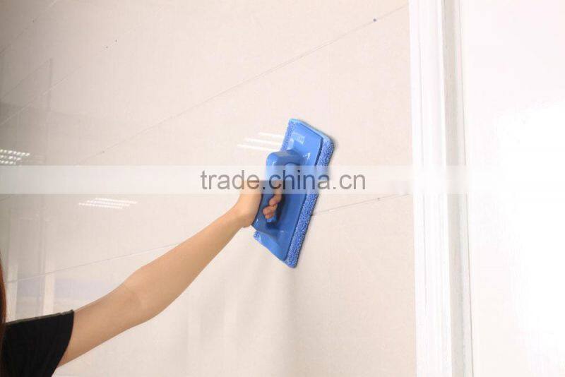 Ergonomic handle cleaning scouring scrubber pad holder