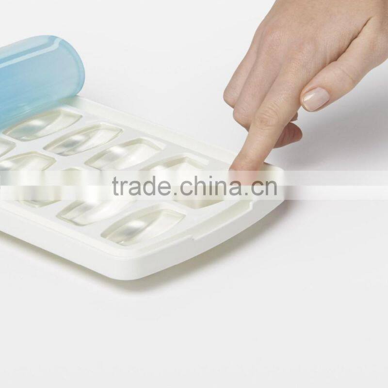 2016 amazon best selling No-Spill Ice Cube Tray with Silicone Lid ice cube mold