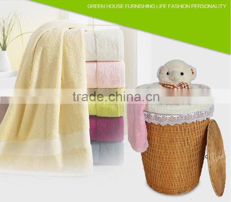 Natural rattan laundry basket with lining and lid